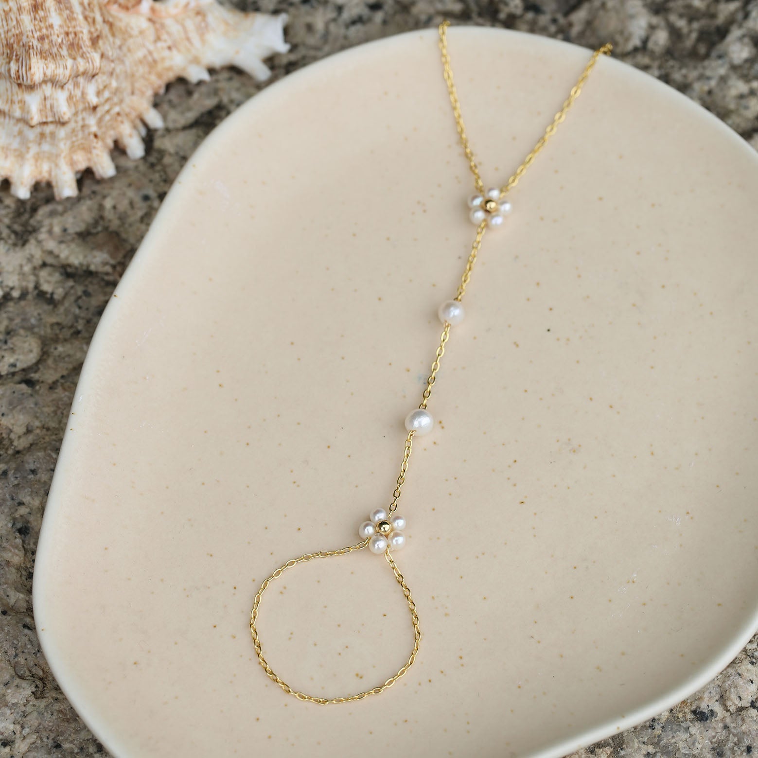 Flower-shaped freshwater pearl Hand Chain